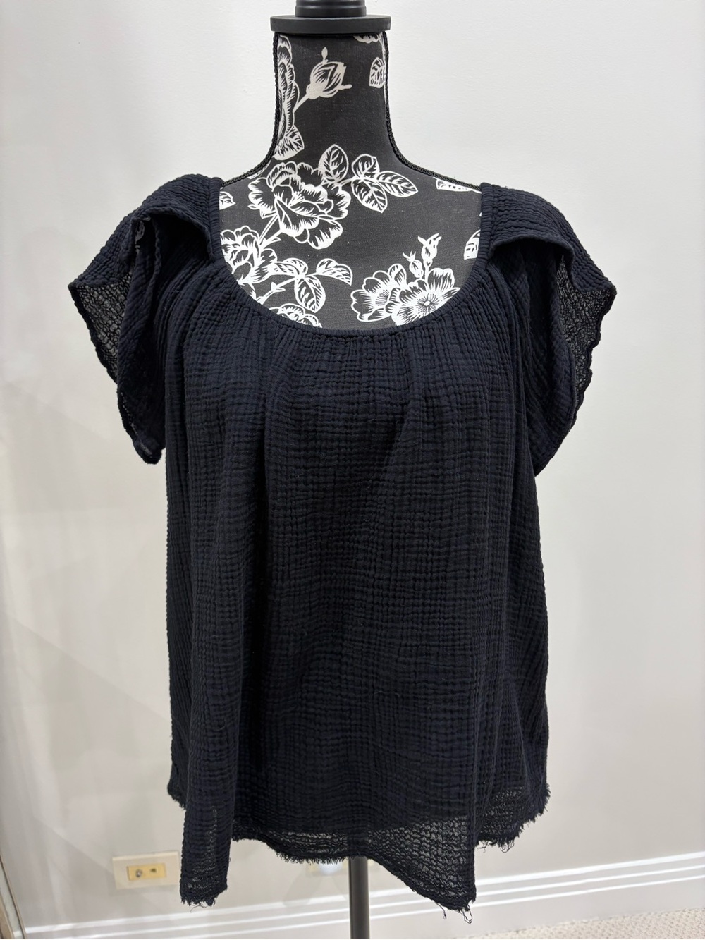 Velvet cotton gauze top size medium